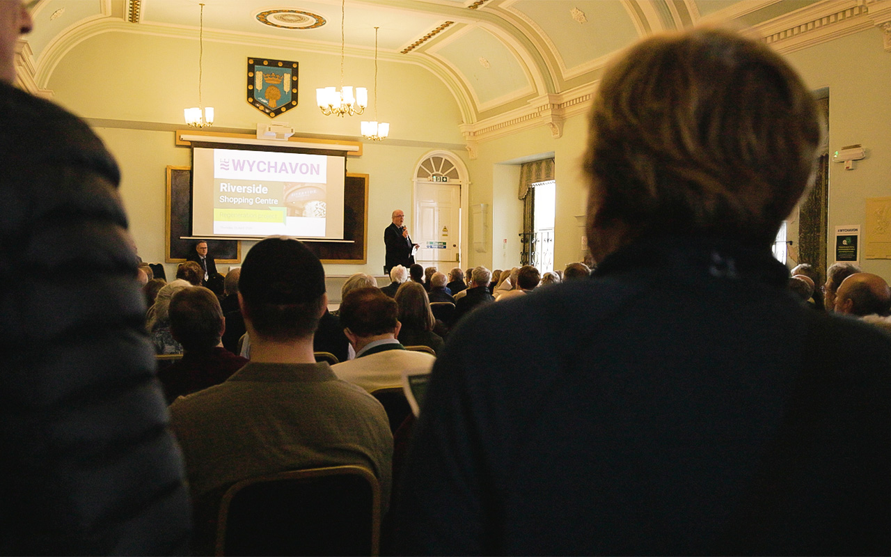 Cllr Morris speaks to the crowd at the Riverside Regeneration Project engagement event