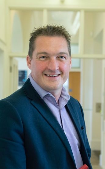 Headshot of Scott Andrews